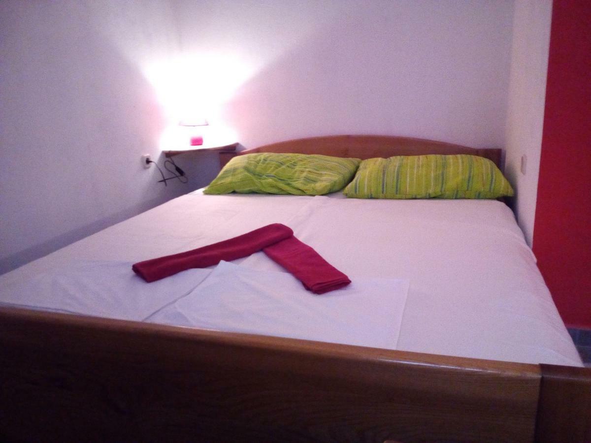 Studio Apartman Hrast Seline ภายนอก รูปภาพ